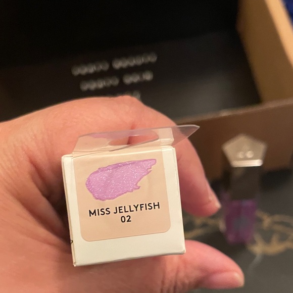 Fenty Beauty Gloss Bomb in Miss Jelly Fish - Picture 4 of 6